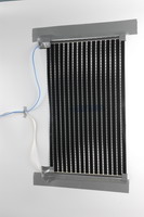 Isolieren Sie die Anschlüsse mit einem elektrischen Klebeband und die Stromleitschienen an die Heizfolie.
